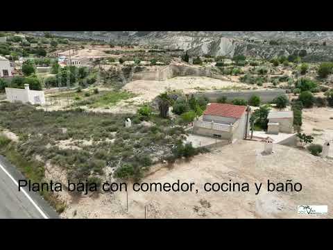 Casa de Campo de Dos Plantas con Cueva Anexa